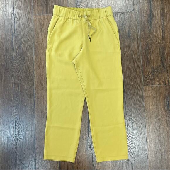 Lululemon On the Fly Crop *Woven 23" Vintage Gold SZ 2 - Picture 3 of 7